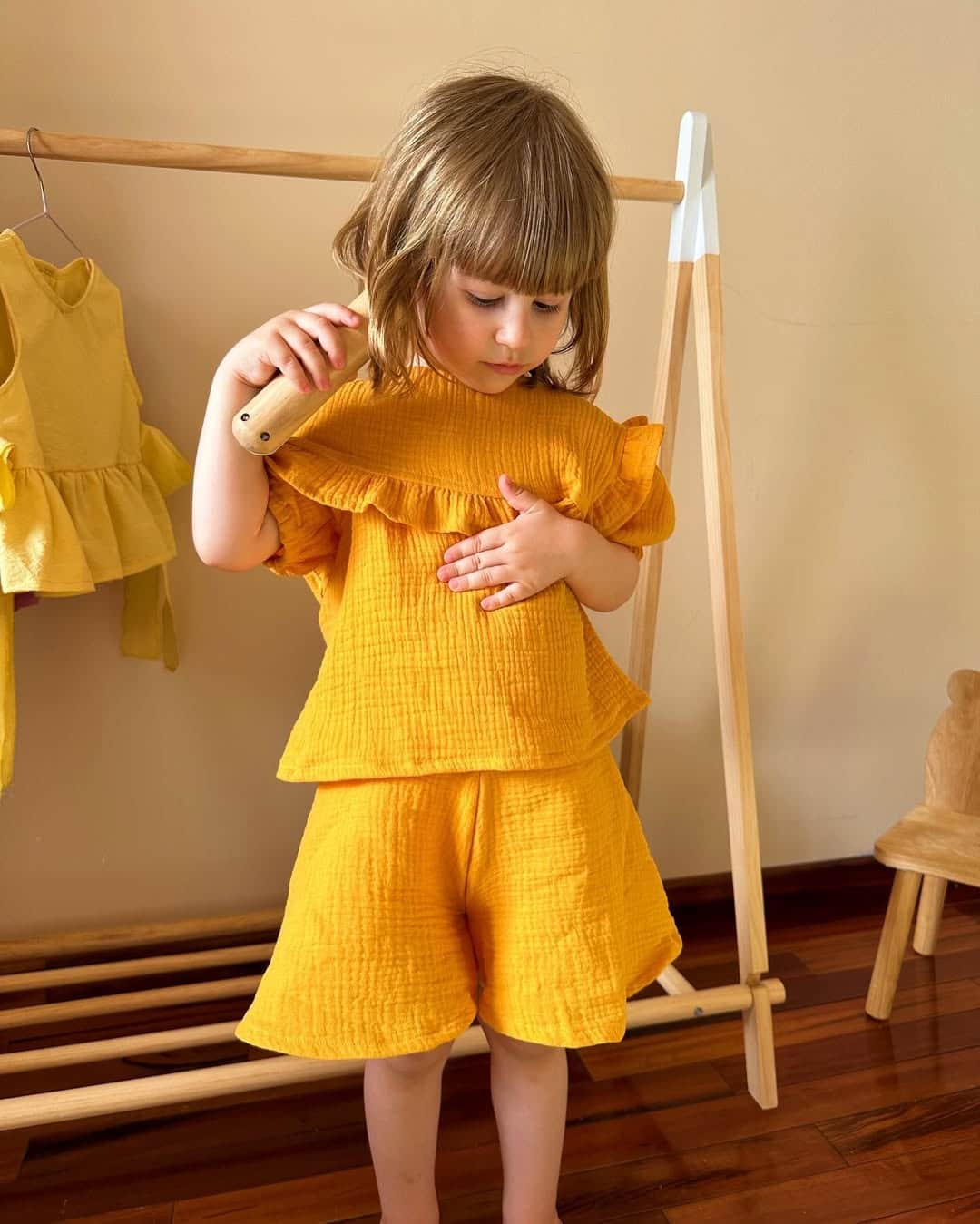 Set din muselină cu volănașe – Sunny Lemon (2 piese) imagine 1