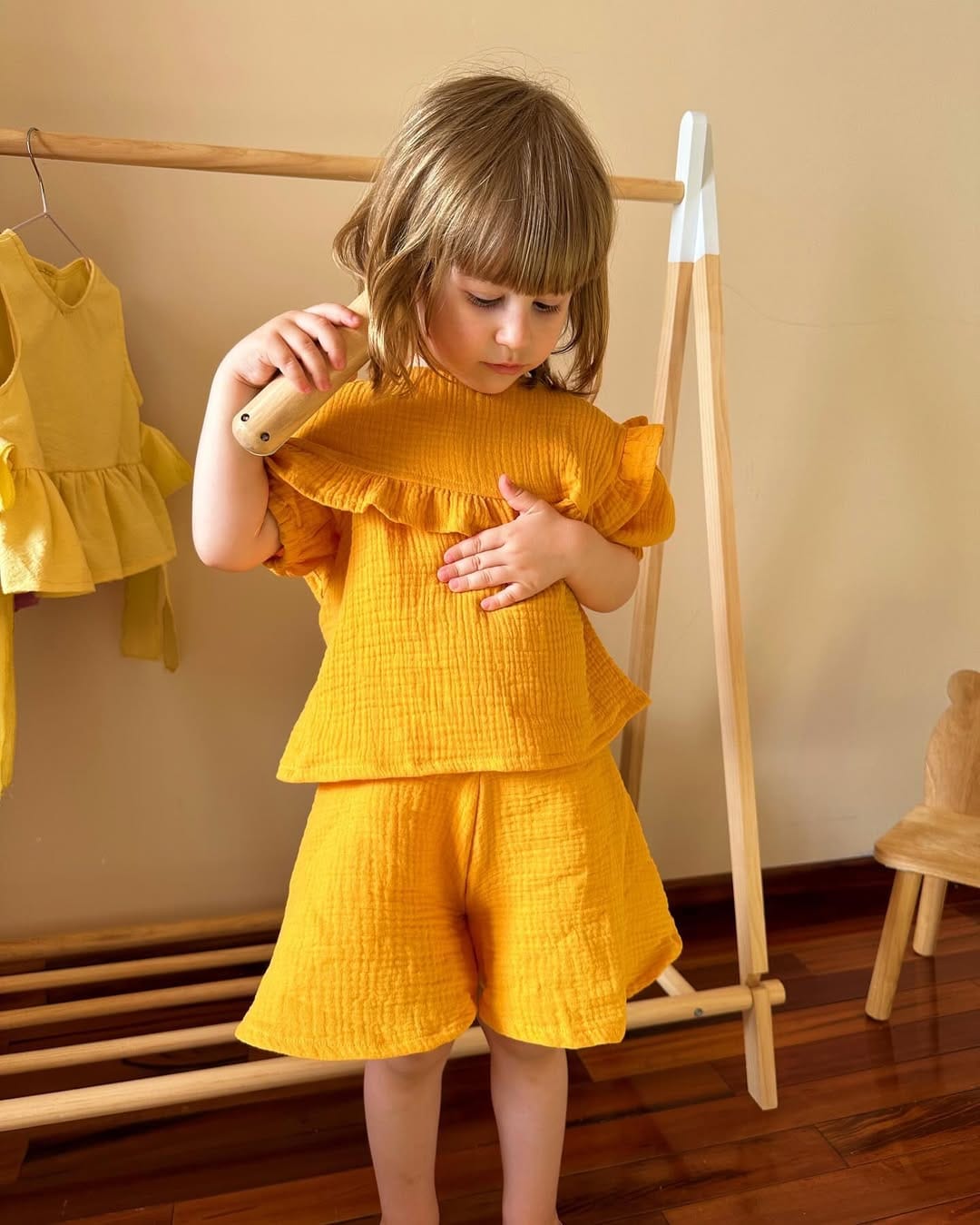 Set din muselină cu volănașe – Sunny Lemon (2 piese) imagine 1